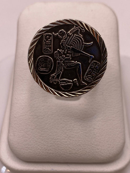 Anillo Ajustable de Plata .925 con Grabado Maya Ancestral en báscula mostrando peso