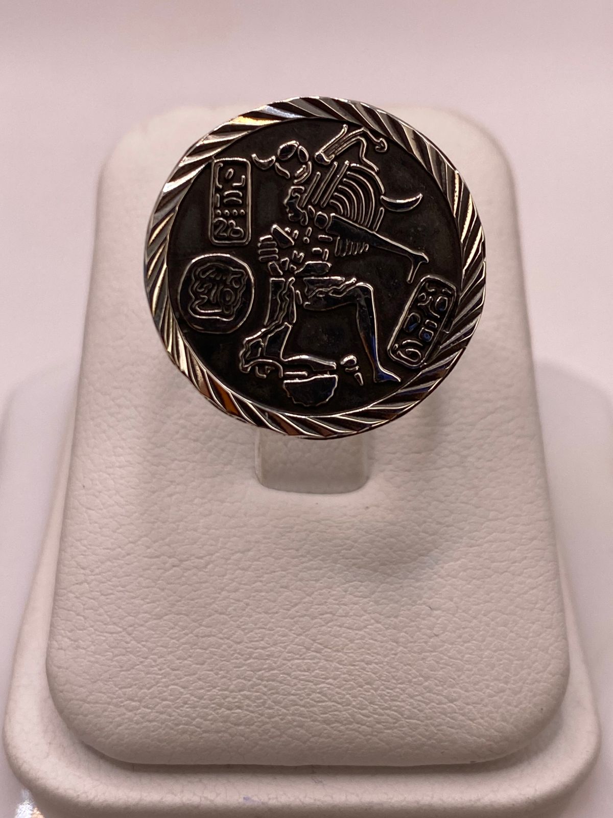 Anillo Ajustable de Plata .925 con Grabado Maya Ancestral, vista frontal
