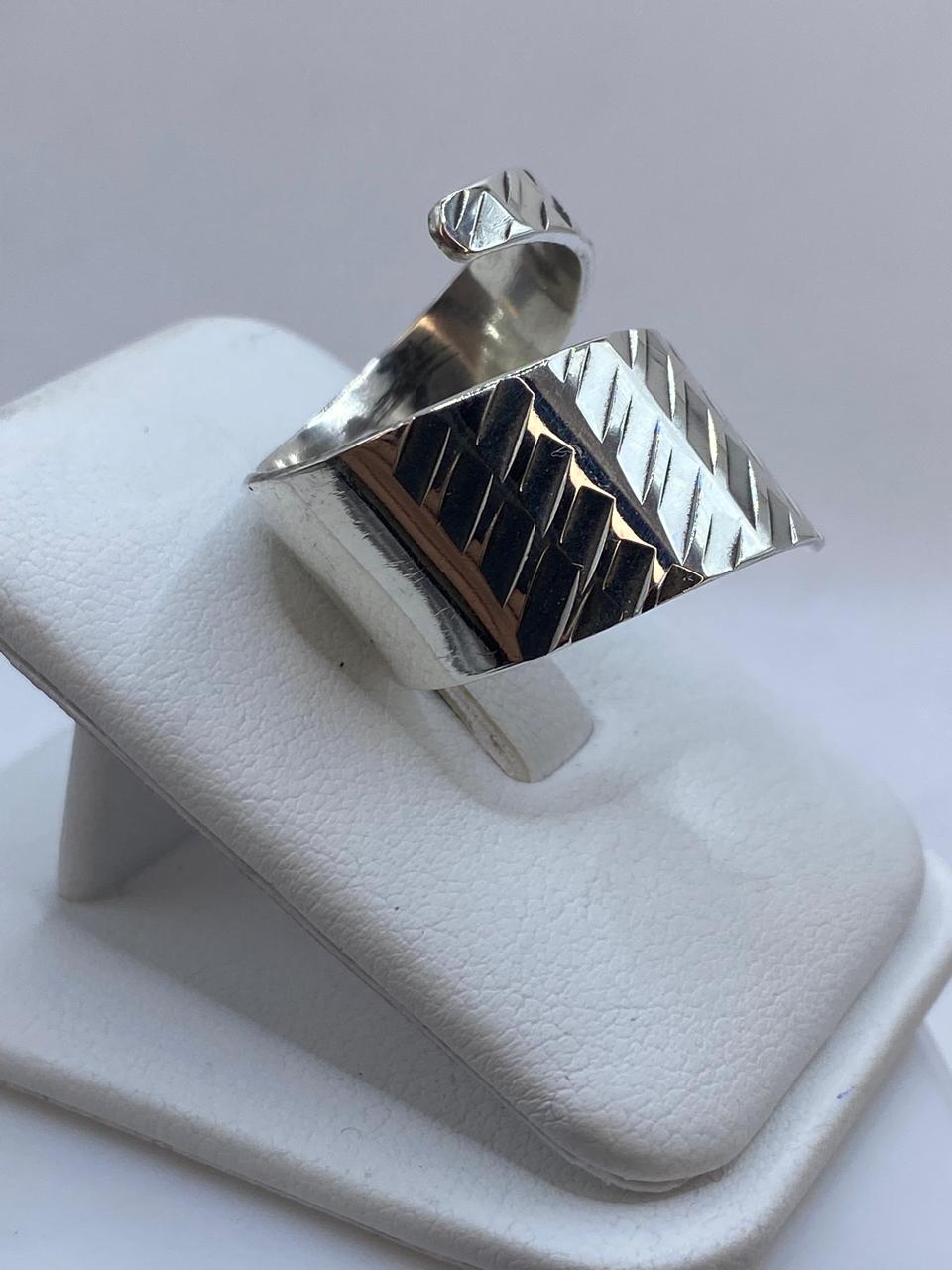 Anillo Ajustable Geométrico en Plata .925, vista frontal