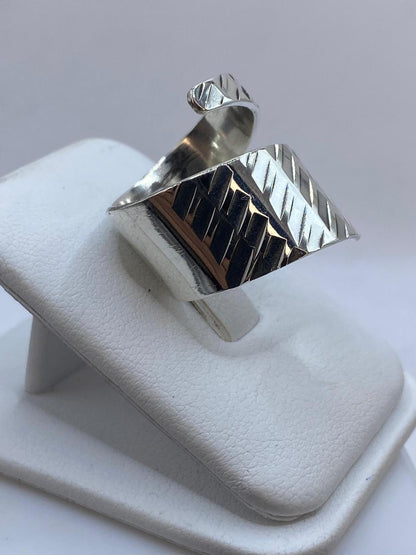 Anillo Ajustable Geométrico en Plata .925, vista frontal