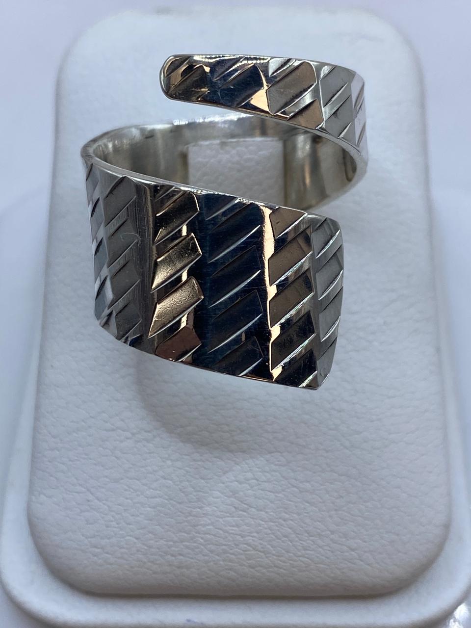 Anillo Ajustable Geométrico en Plata .925 — vista lateral