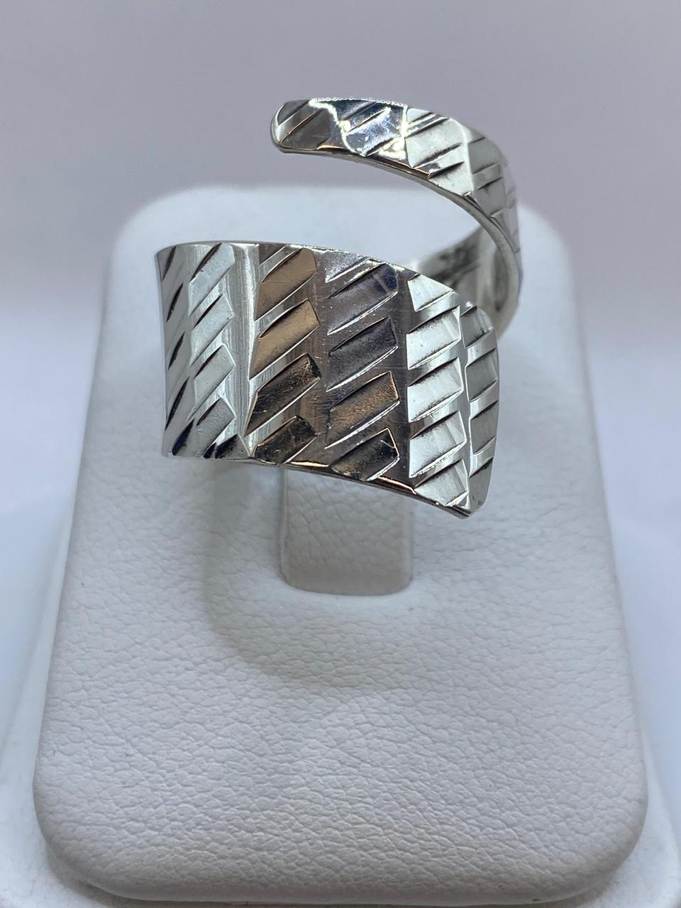 Anillo Ajustable Geométrico en Plata .925, vista lateral