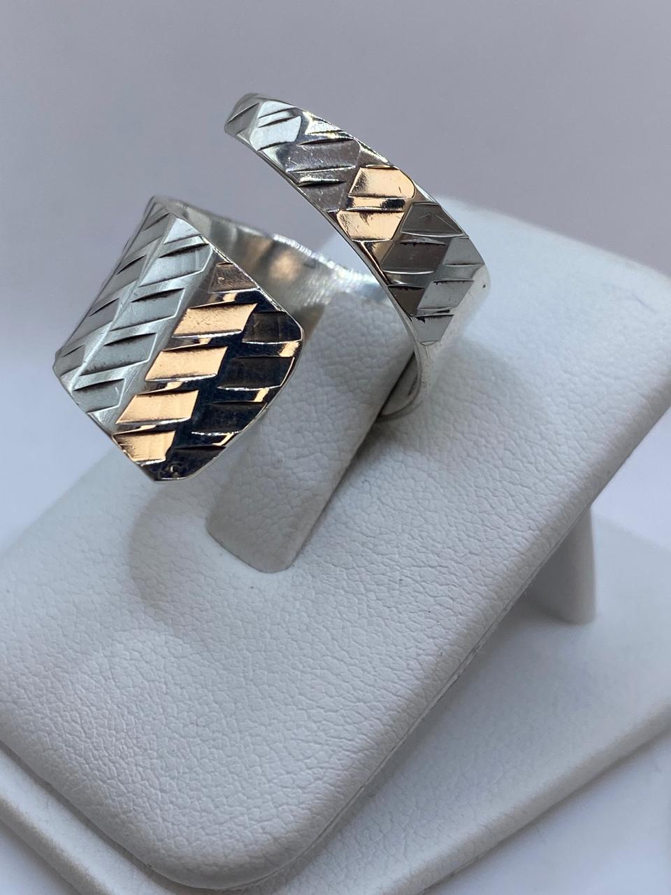 Anillo Ajustable Geométrico en Plata .925, sello de autenticidad Plata Ley .925