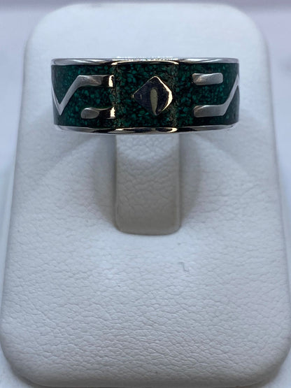 Anillo Ancho de Malaquita con Diseño Geométrico en Plata .925 — vista lateral
