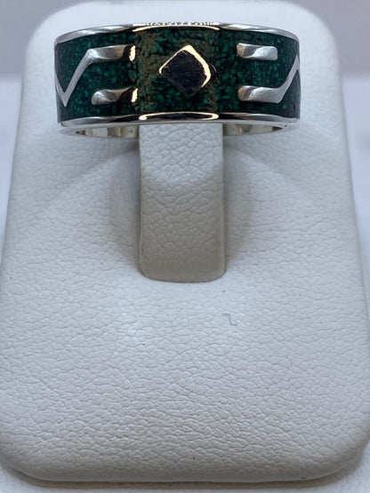 Anillo Ancho de Malaquita con Diseño Geométrico en Plata .925, vista lateral