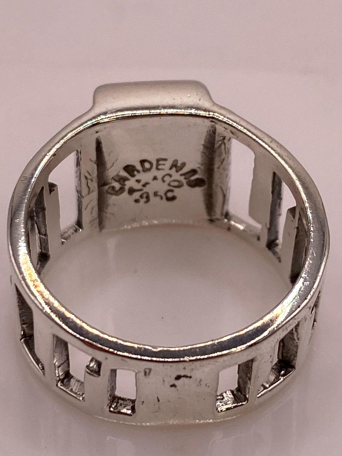 Anillo Ancho con Ópalo de Fuego Rosa, Amarillo y Verde en Plata .950, sello de autenticidad Plata Ley .925