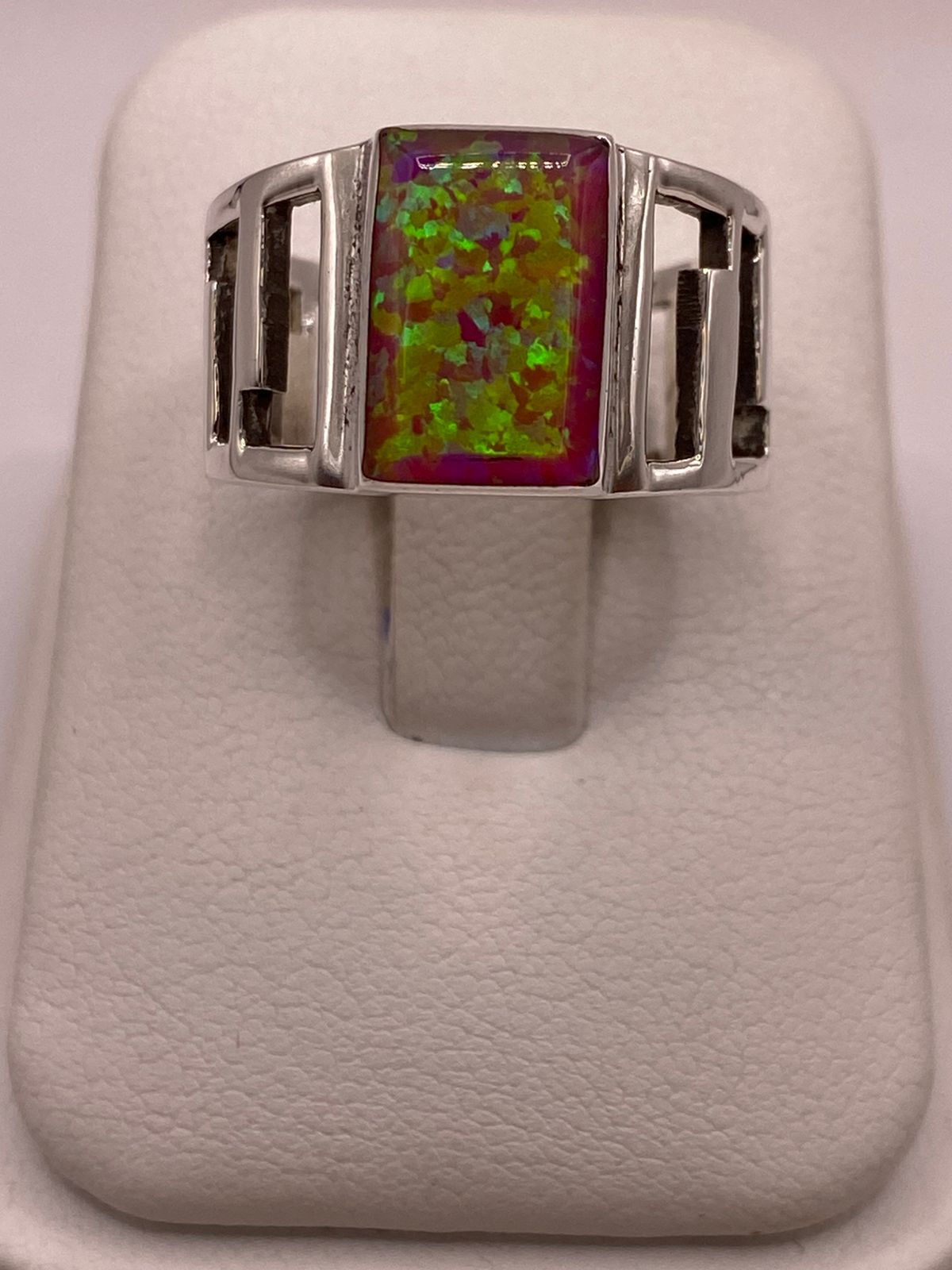 Anillo Ancho con Ópalo de Fuego Rosa, Amarillo y Verde en Plata .950, vista frontal