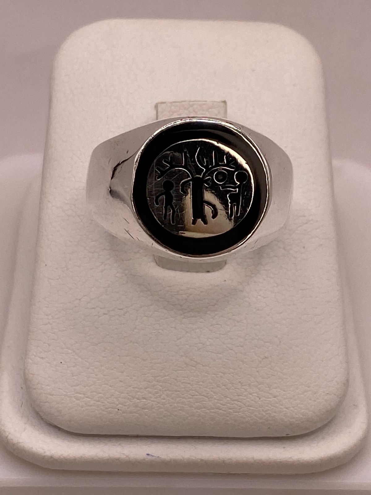 Anillo Árbol de la Vida en Plata .925 con Figuras Humanas, vista lateral
