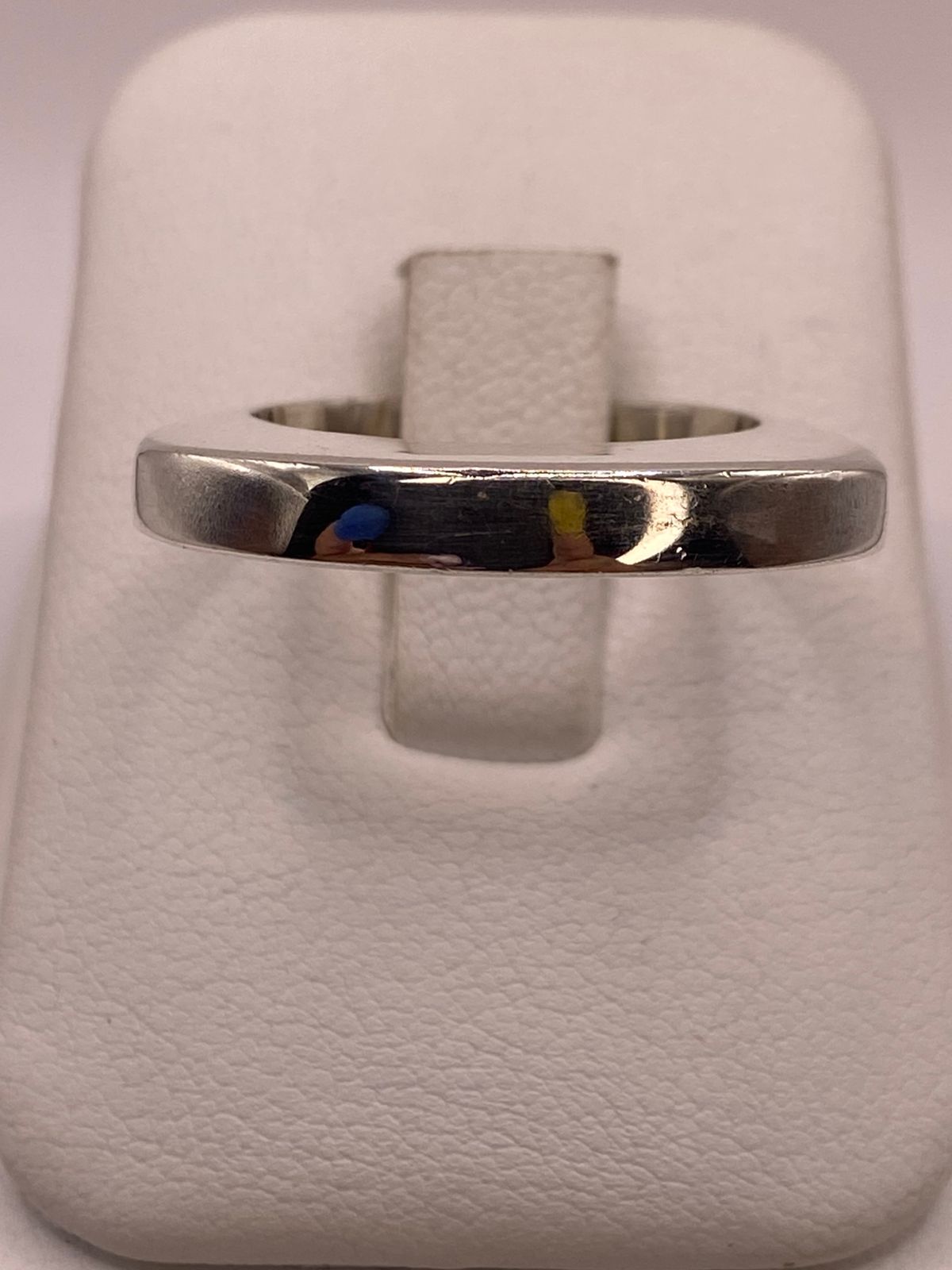 Anillo Argolla Lisa Geométrica en Plata .925, vista frontal