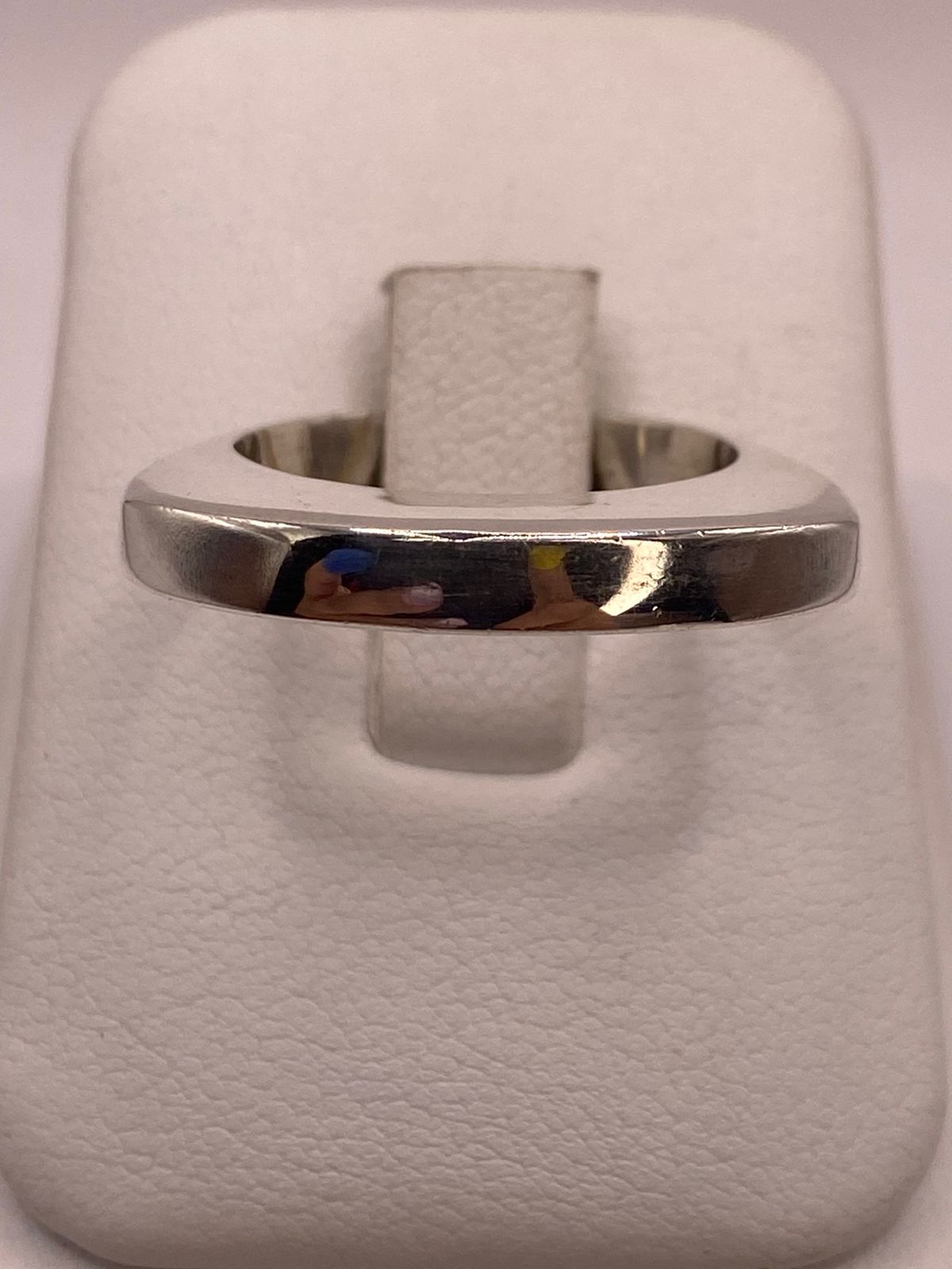 Anillo Argolla Lisa Geométrica en Plata .925, vista de detalle
