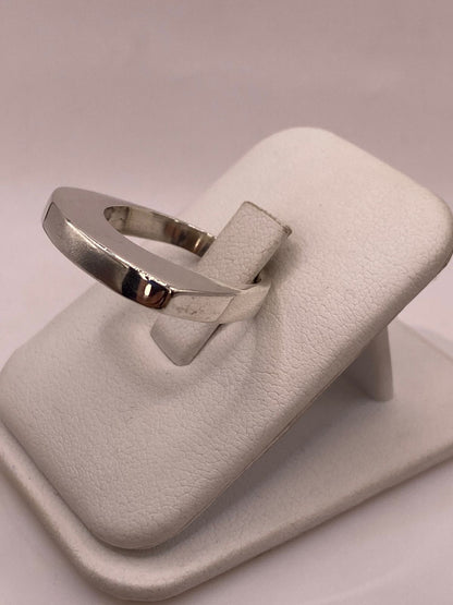 Anillo Argolla Lisa Geométrica en Plata .925, vista lateral