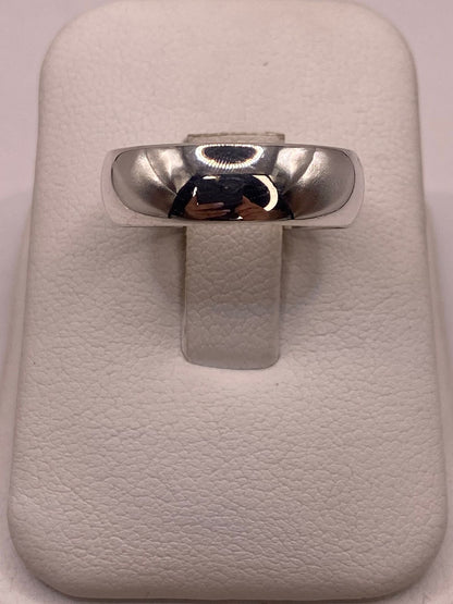 Anillo Argolla Lisa Media Caña en Plata .925 en báscula mostrando peso