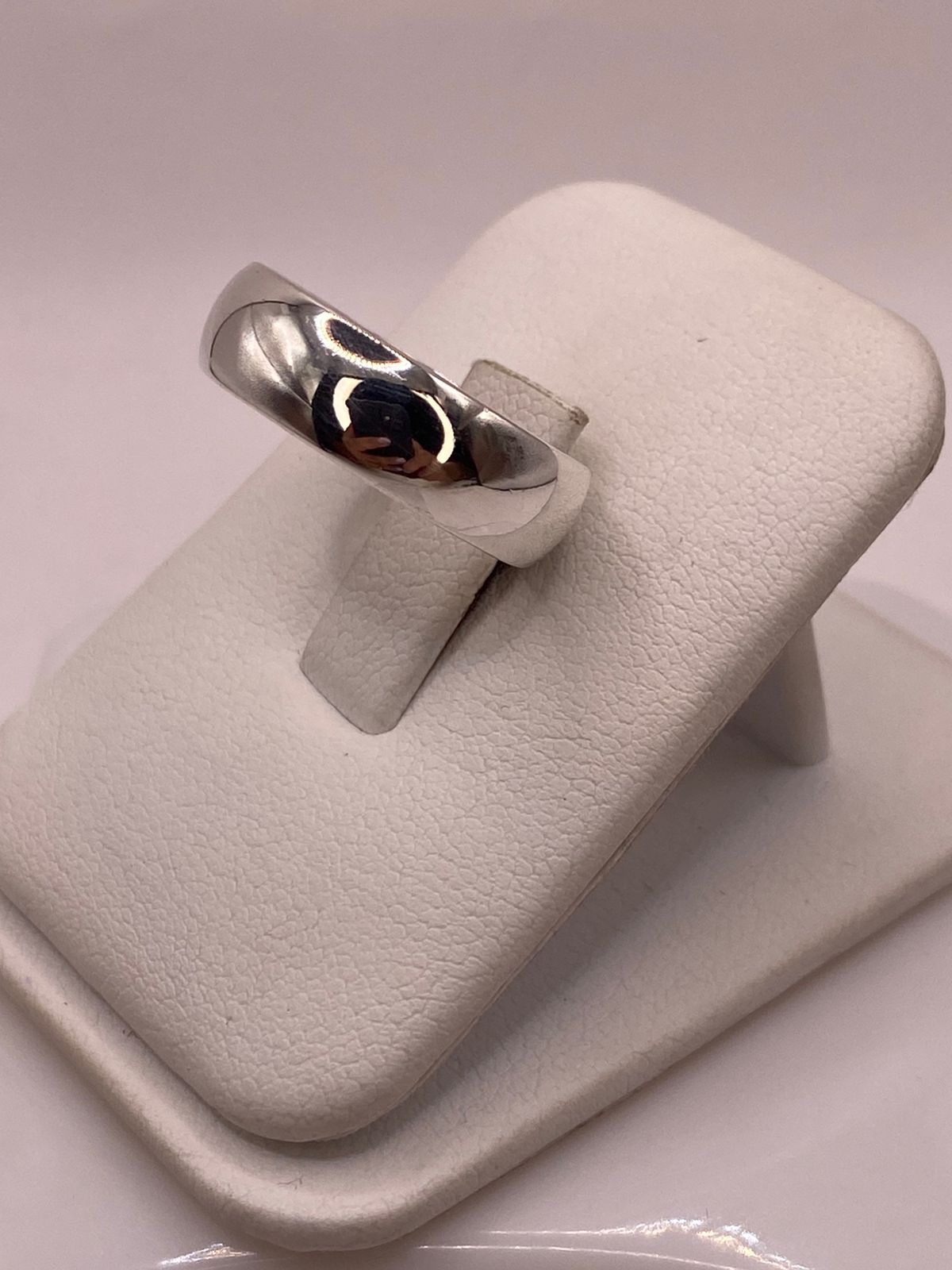 Anillo Argolla Lisa Media Caña en Plata .925, vista lateral