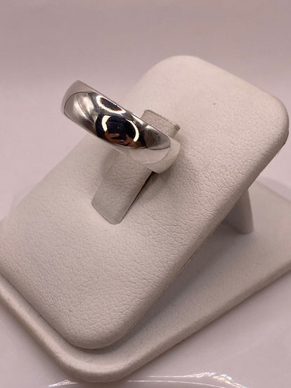 Anillo Argolla Lisa Media Caña en Plata .925, vista lateral