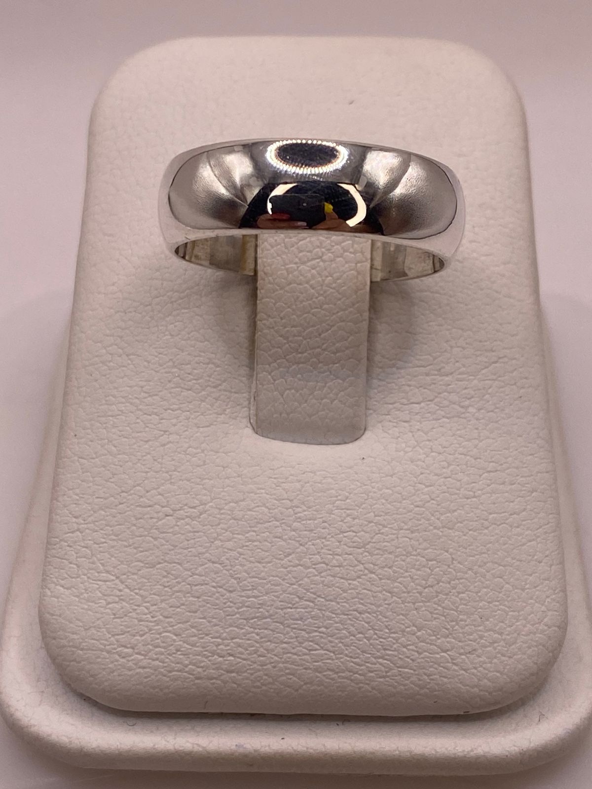 Anillo Argolla Lisa Media Caña en Plata .925, vista de detalle