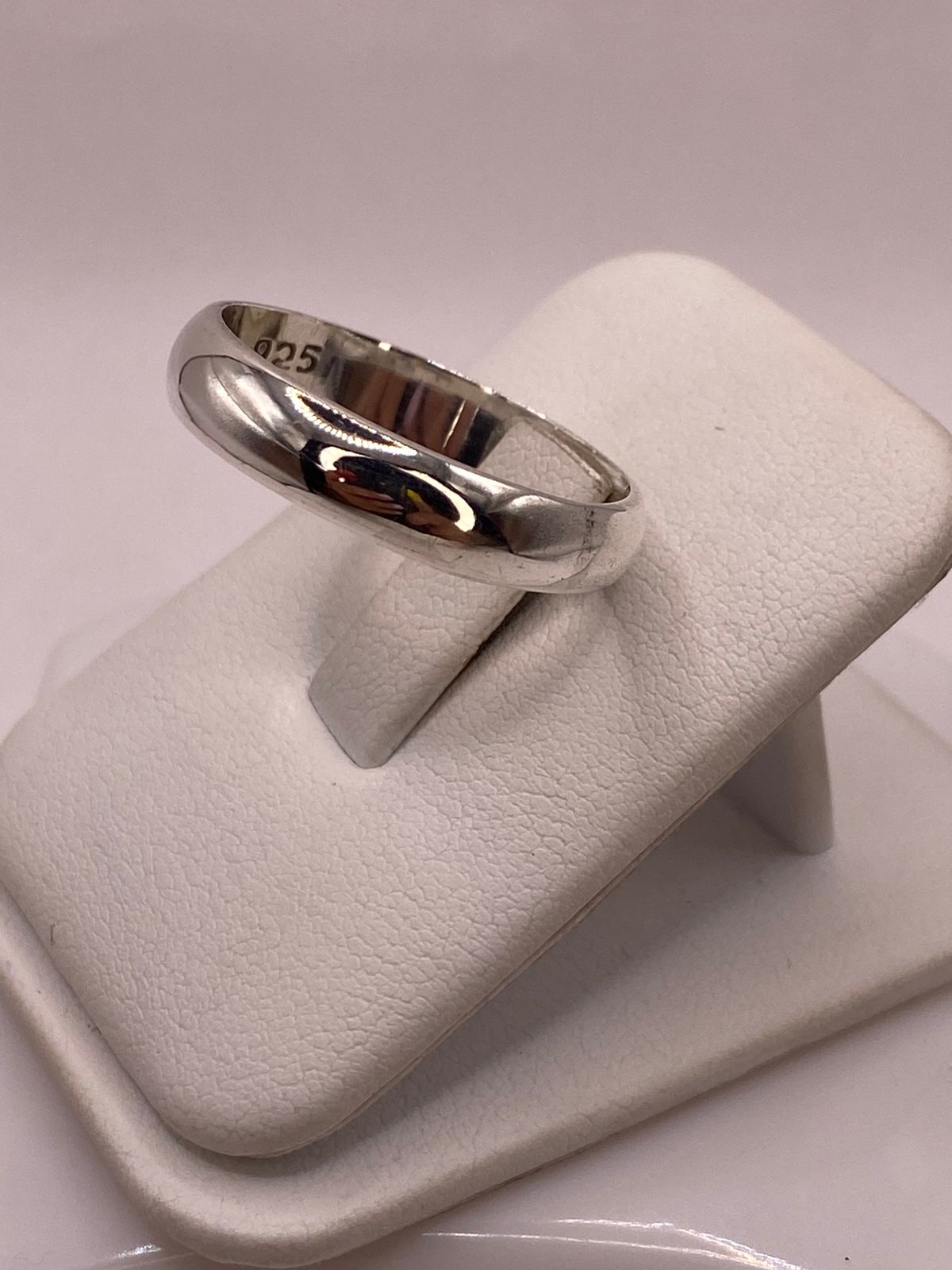 Anillo Argolla Lisa Media Caña en Plata .925, vista frontal