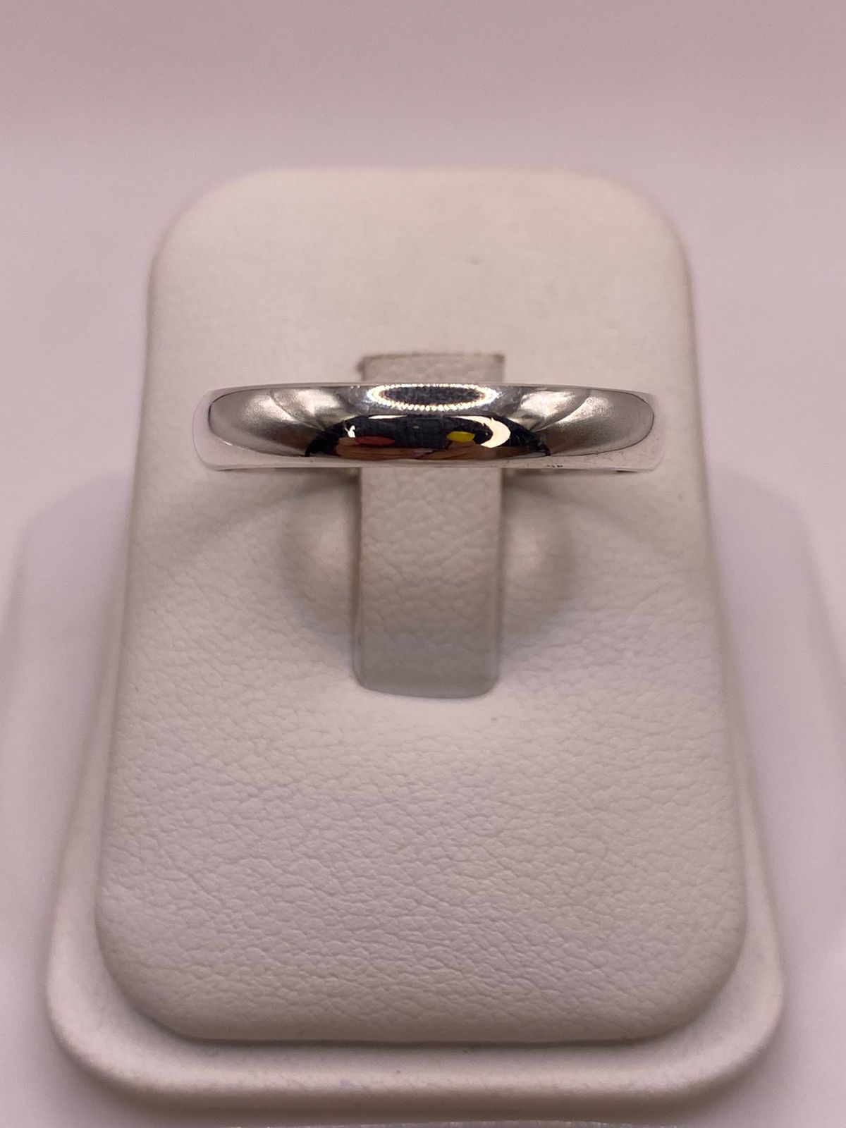 Anillo Argolla Lisa en Plata .925 en báscula mostrando peso