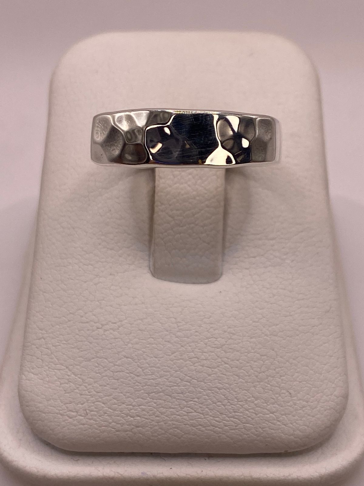 Anillo Argolla Martillada en Plata .925 — detalle de acabado