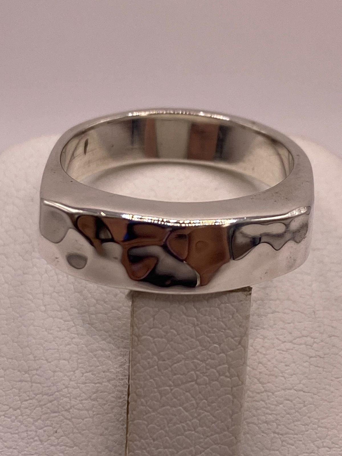Anillo Argolla Martillada en Plata .925, vista posterior