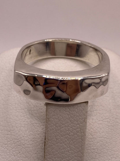 Anillo Argolla Martillada en Plata .925, vista posterior