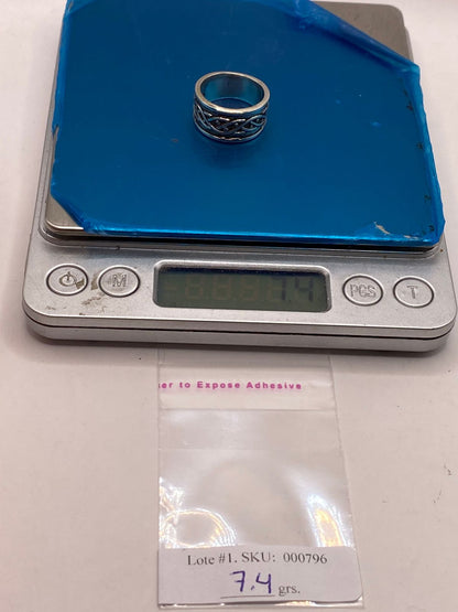 Anillo Artesanal en Plata con Diseño Celta Entrelazado, peso en gramos (báscula)