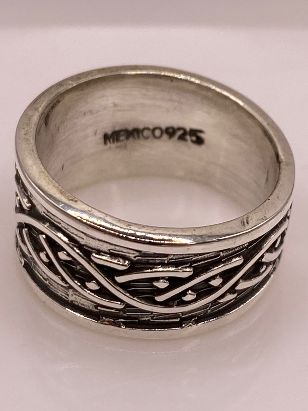 Anillo Artesanal en Plata con Diseño Celta Entrelazado, sello de autenticidad Plata Ley .925