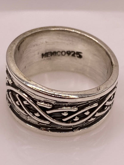 Anillo Artesanal en Plata con Diseño Celta Entrelazado, sello de autenticidad Plata Ley .925