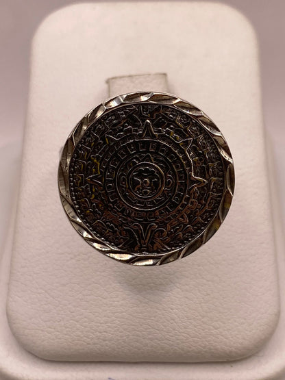 Anillo Artesanal Ajustable en Plata con Calendario Azteca, vista frontal
