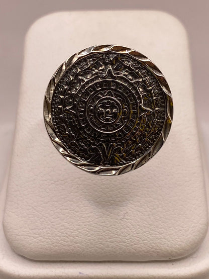 Anillo Artesanal Ajustable en Plata con Calendario Azteca, vista superior