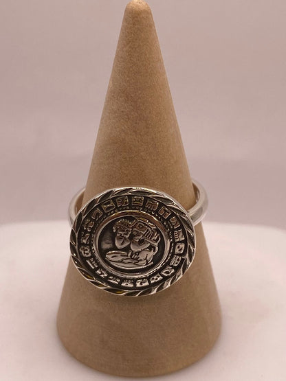 Anillo Artesanal Ajustable en Plata con Calendario Maya, vista lateral