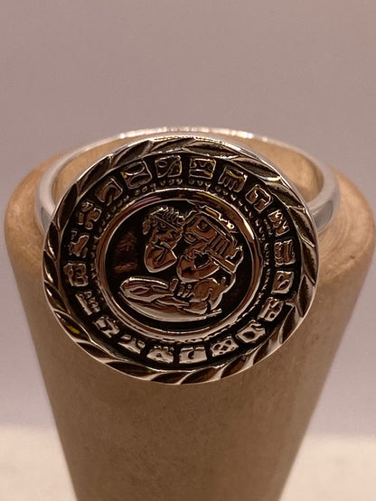 Anillo Artesanal Ajustable en Plata con Calendario Maya, vista frontal
