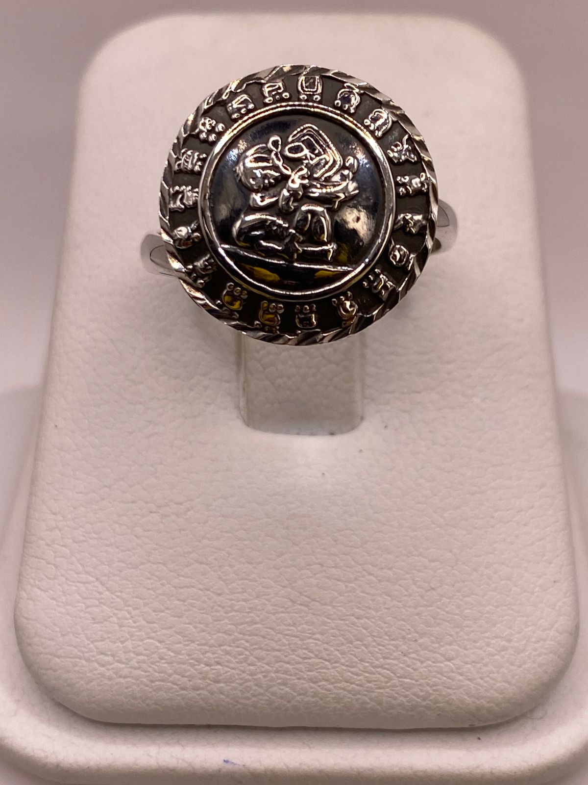 Anillo Artesanal Ajustable en Plata con Calendario Maya, vista lateral