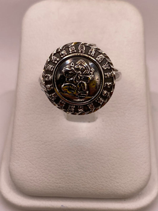 Anillo Artesanal Ajustable en Plata con Calendario Maya — ángulo diagonal