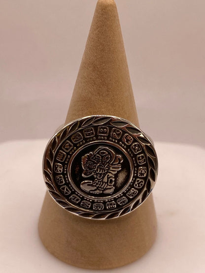 Anillo Artesanal Ajustable en Plata con Calendario Maya, vista superior