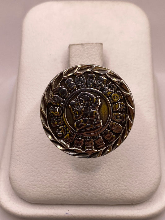 Anillo Artesanal Ajustable en Plata con Calendario Mesoamericano, vista frontal