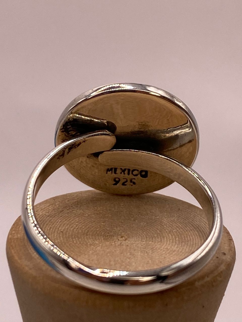 Anillo Artesanal Ajustable en Plata con Diseño de Calendario Maya, sello de autenticidad Plata Ley .925