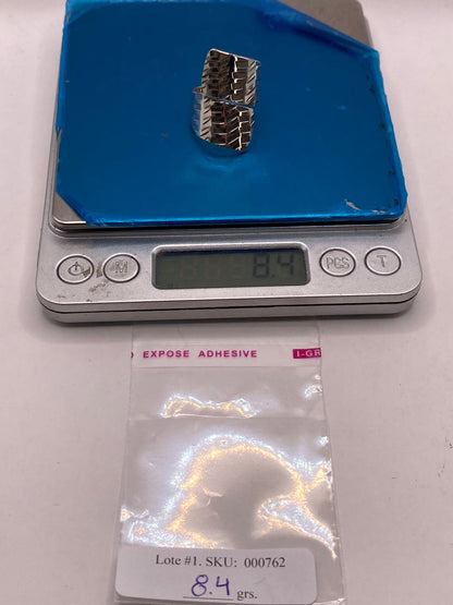 Anillo Artesanal Ajustable en Plata con Diseño Geométrico Texturizado, peso en gramos (báscula)