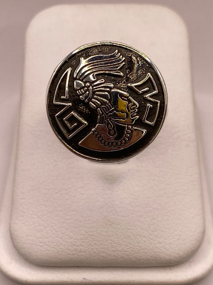 Anillo Artesanal Ajustable en Plata con Rostro Mesoamericano, vista de detalle