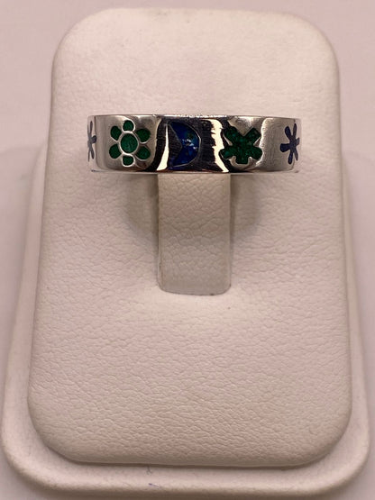Anillo Artesanal con Figuras Esmaltadas en Plata — vista lateral