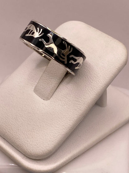 Anillo Artesanal con Figuras Zoomorfas en Plata, vista frontal