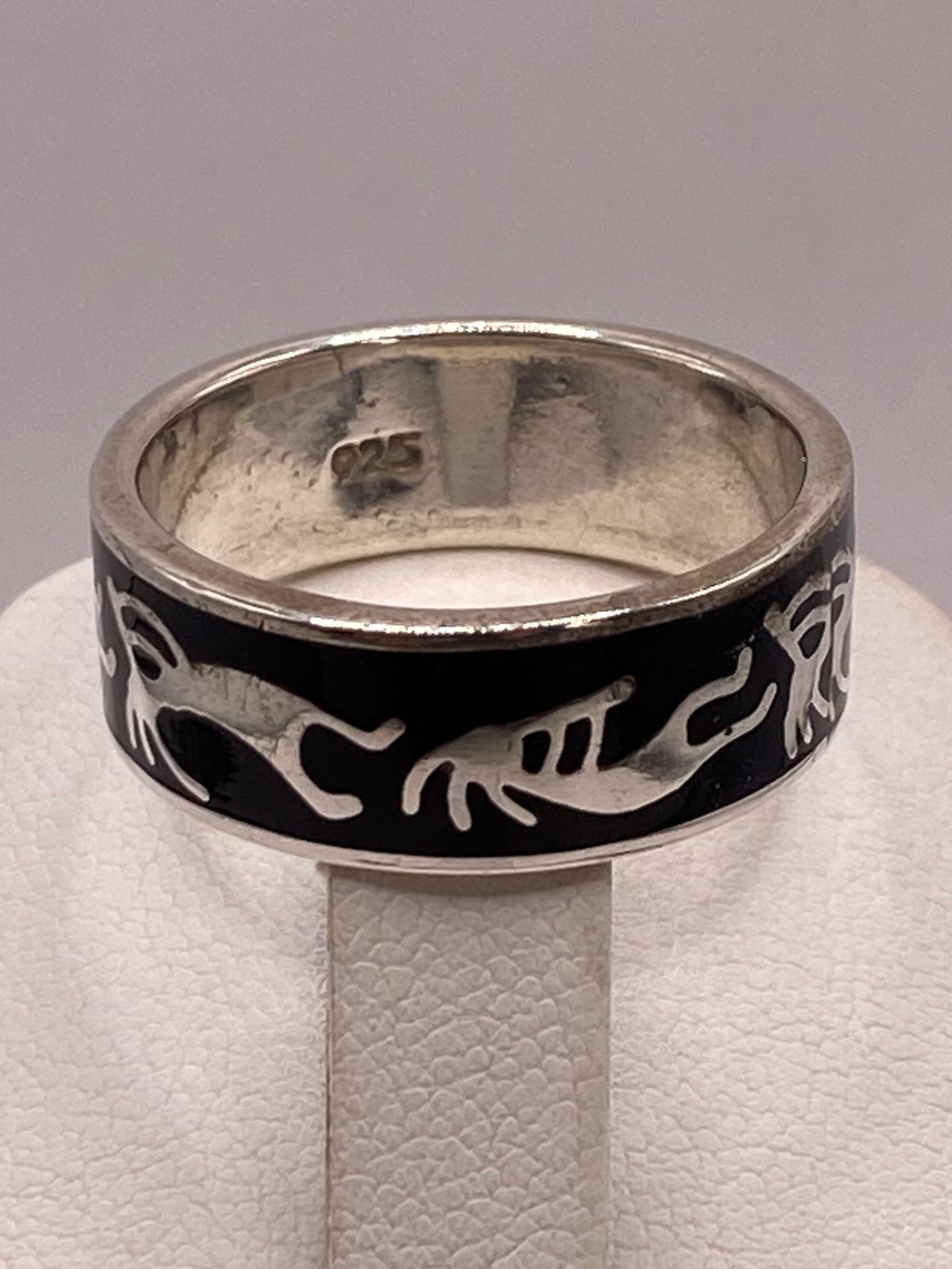 Anillo Artesanal con Figuras Zoomorfas en Plata, sello de autenticidad Plata Ley .925