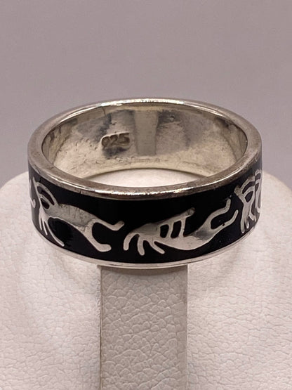 Anillo Artesanal con Figuras Zoomorfas en Plata, sello de autenticidad Plata Ley .925