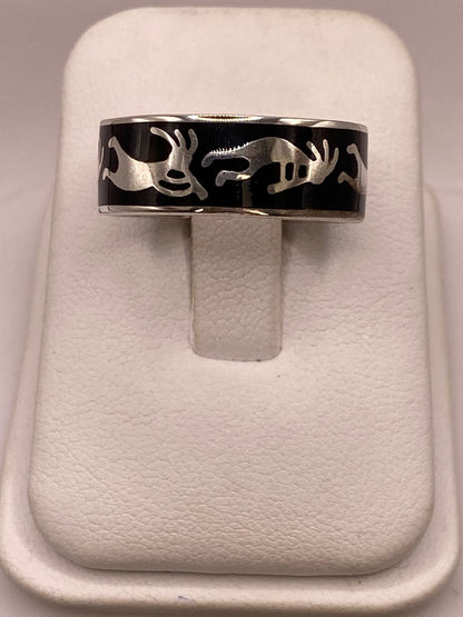 Anillo Artesanal con Figuras Zoomorfas en Plata, vista de detalle