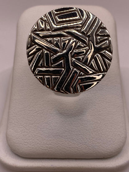 Anillo Artesanal Geométrico en Plata .925, vista de detalle
