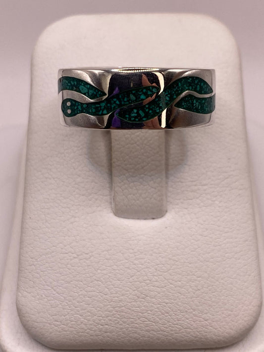 Anillo Artesanal de Malaquita con Diseño de Serpiente en Plata — vista lateral