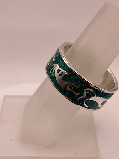 Anillo Artesanal de Malaquita con Figuras Zoomorfas en Plata, vista frontal