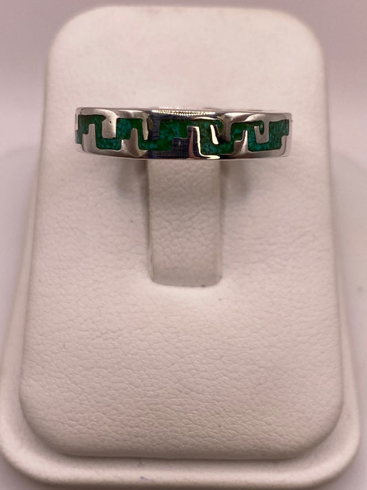 Anillo Artesanal de Malaquita con Greca Continua en Plata — vista lateral
