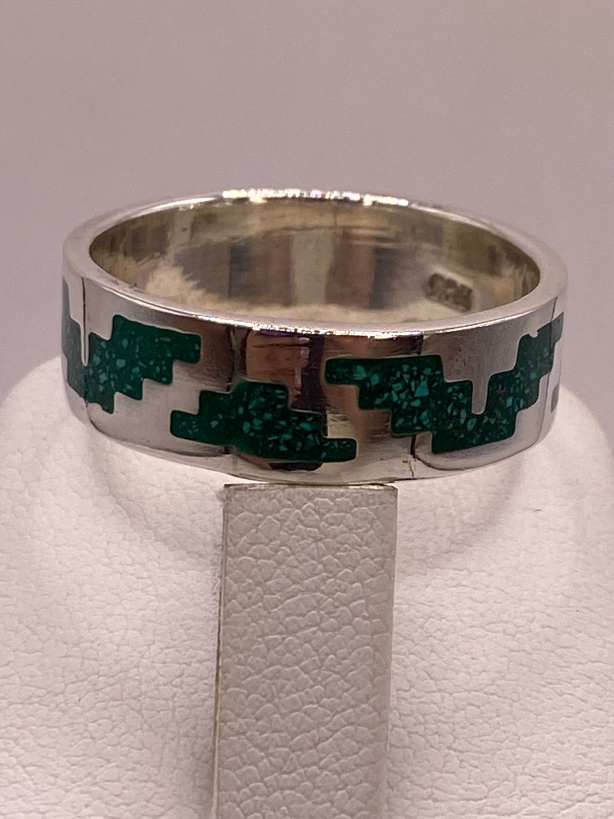 Anillo Artesanal de Malaquita con Greca Escalonada en Plata, sello de autenticidad Plata Ley .925