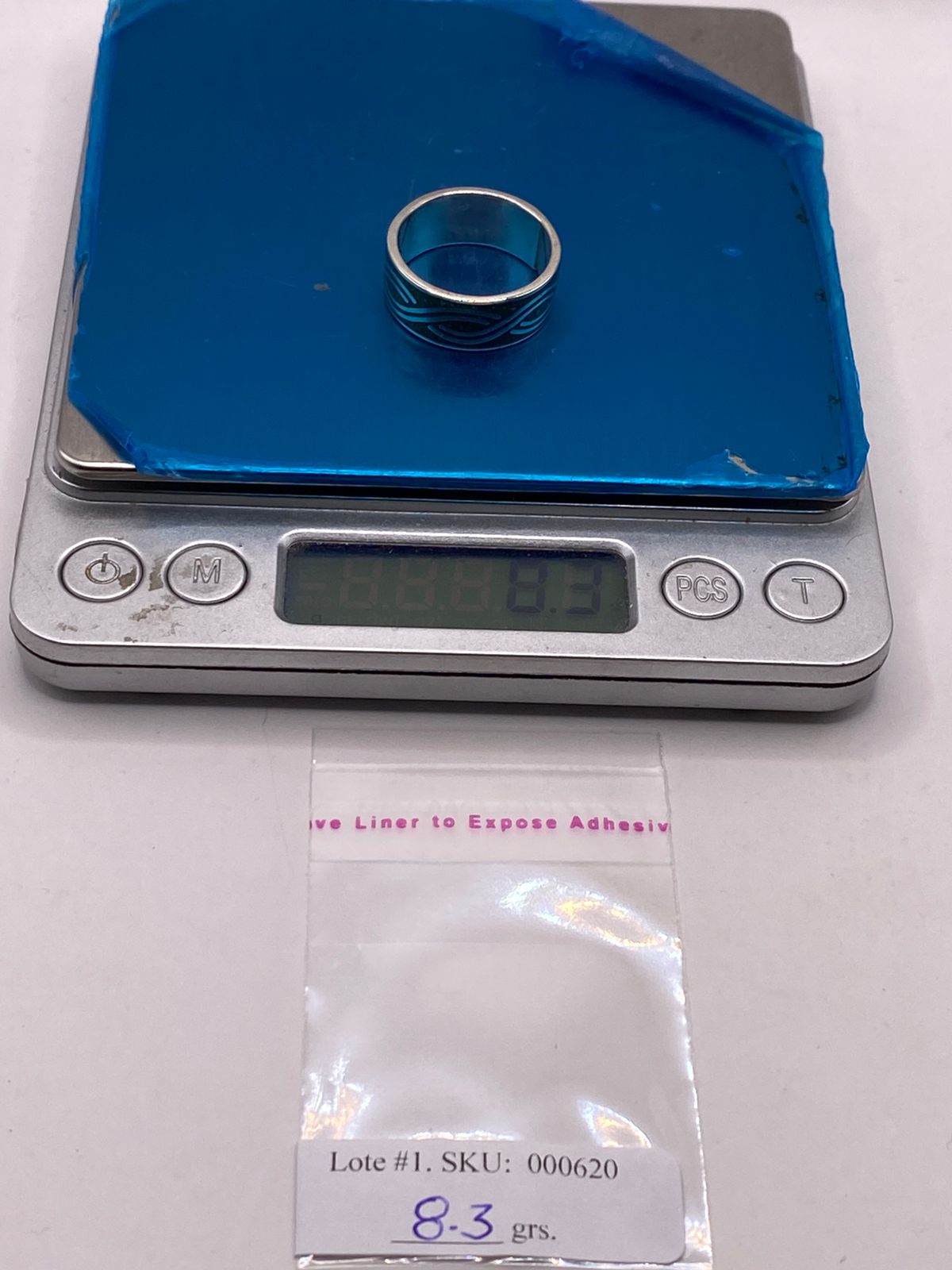 Anillo Artesanal de Malaquita con Greca Geométrica, peso en gramos (báscula)