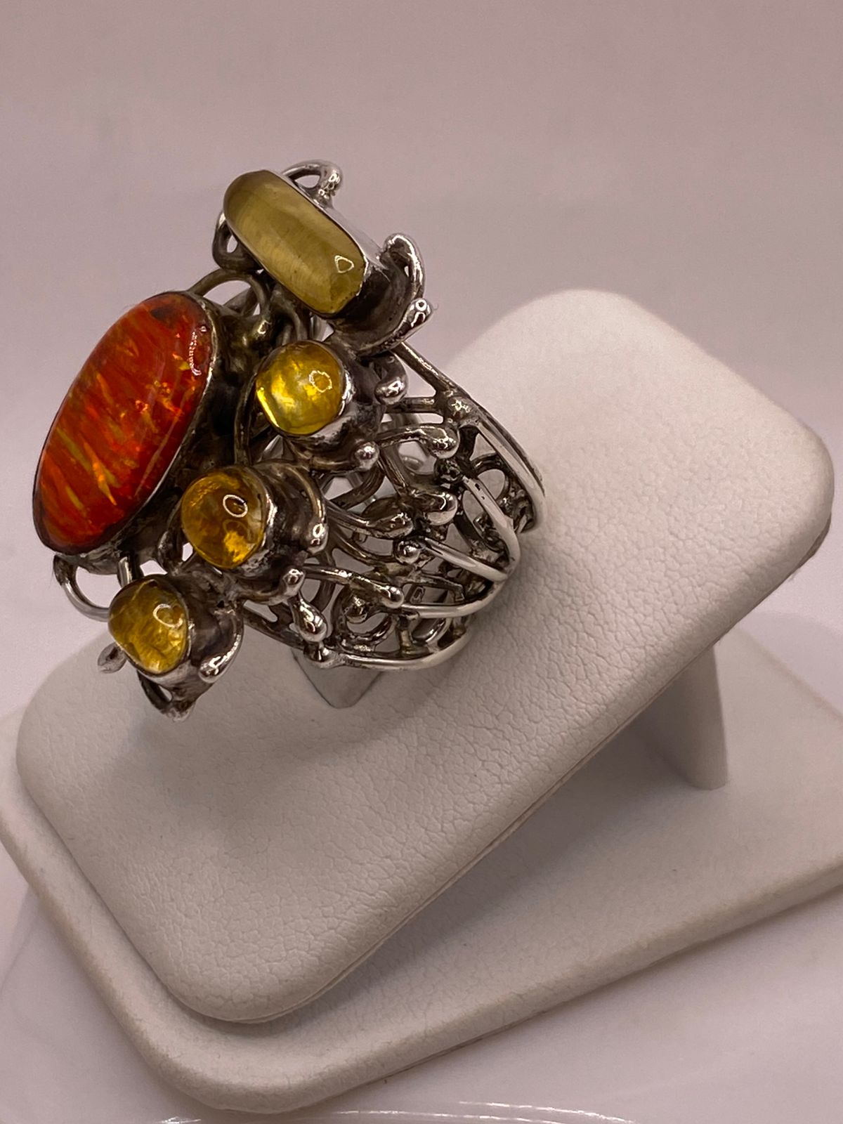 Estructura orgánica escultórica calada de plata .950 oxidada con ramas y remates esféricos — anillo étnico artesanal Taxco